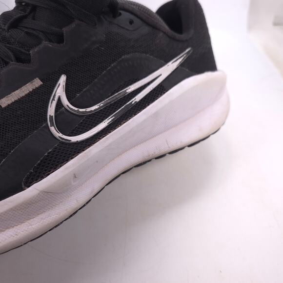 Nike Downshifter 13 Athletic Running Shoe Mens Size 9.5 FD6454-001 Black White - Picture 8 of 10